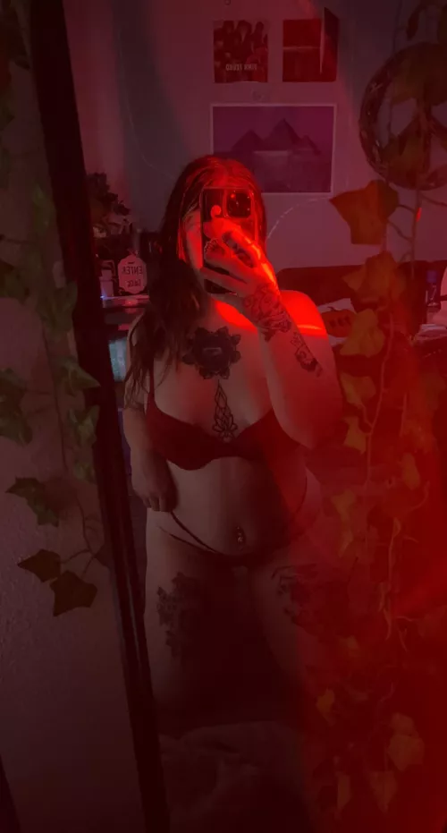 Can you handle a curvy women?😈