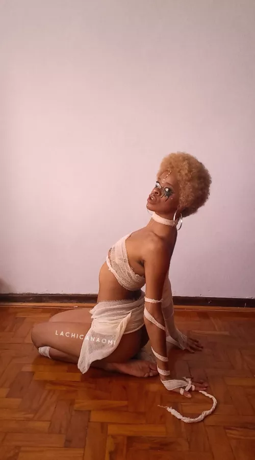 Demon all in her eyes! HalloweenVibes