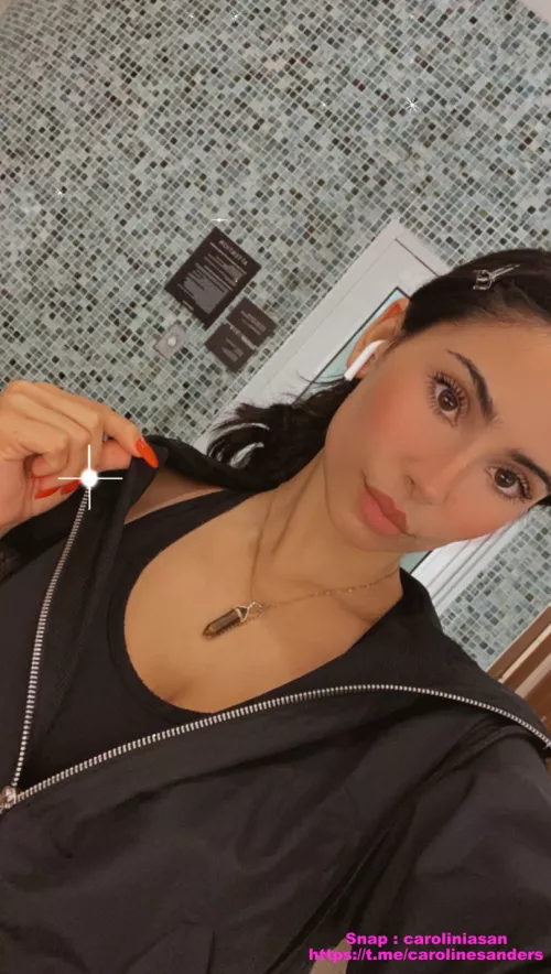 Desperately need cock in my pussy right now.