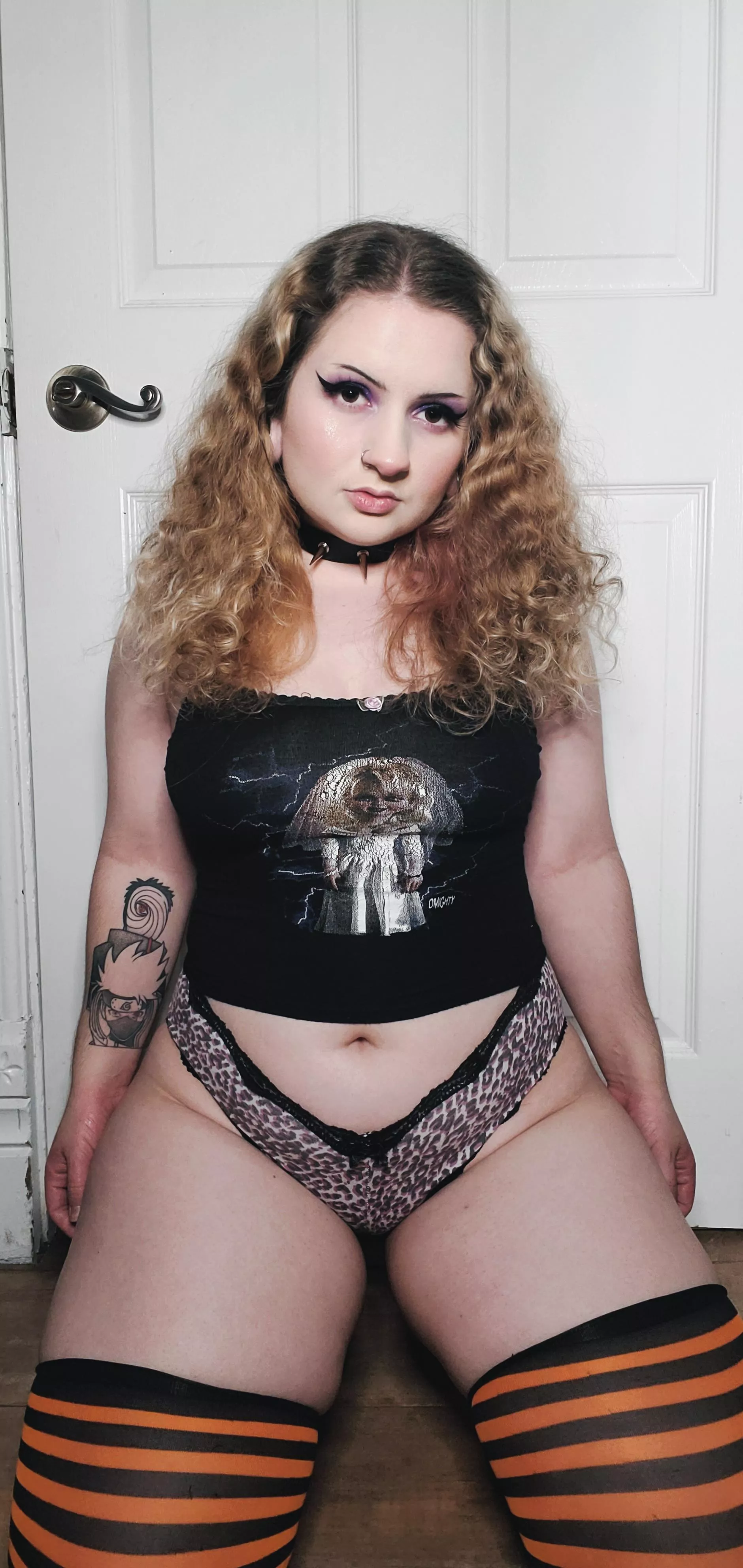 do you like curvy girls? 🖤