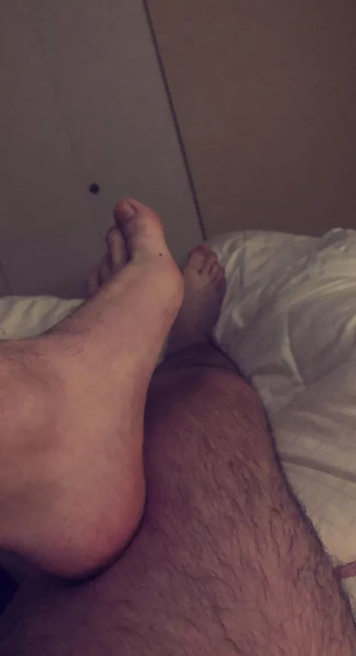 Do you wanna see my hairy man feet❤️
