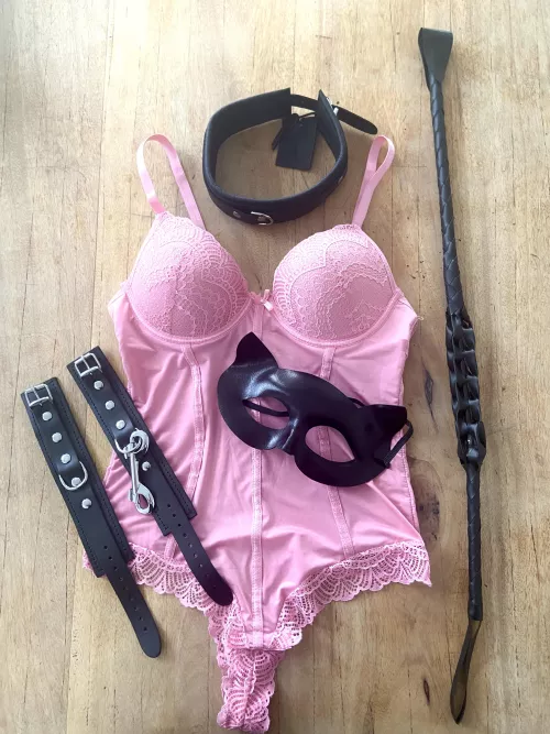 [F] anything missing from my Halloween outfit???