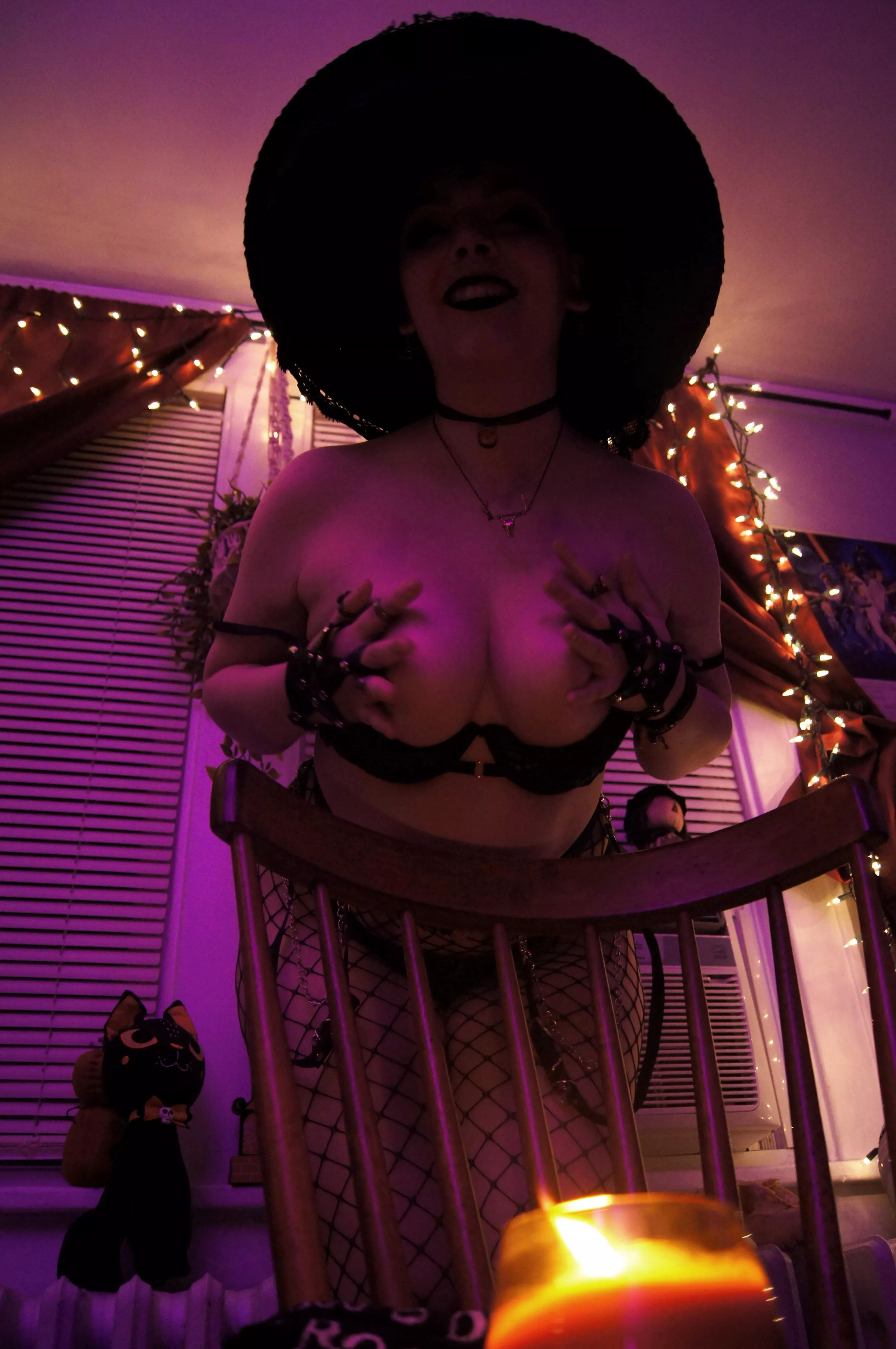 [F] Happy halloween, celebrate with your local Thick Witch