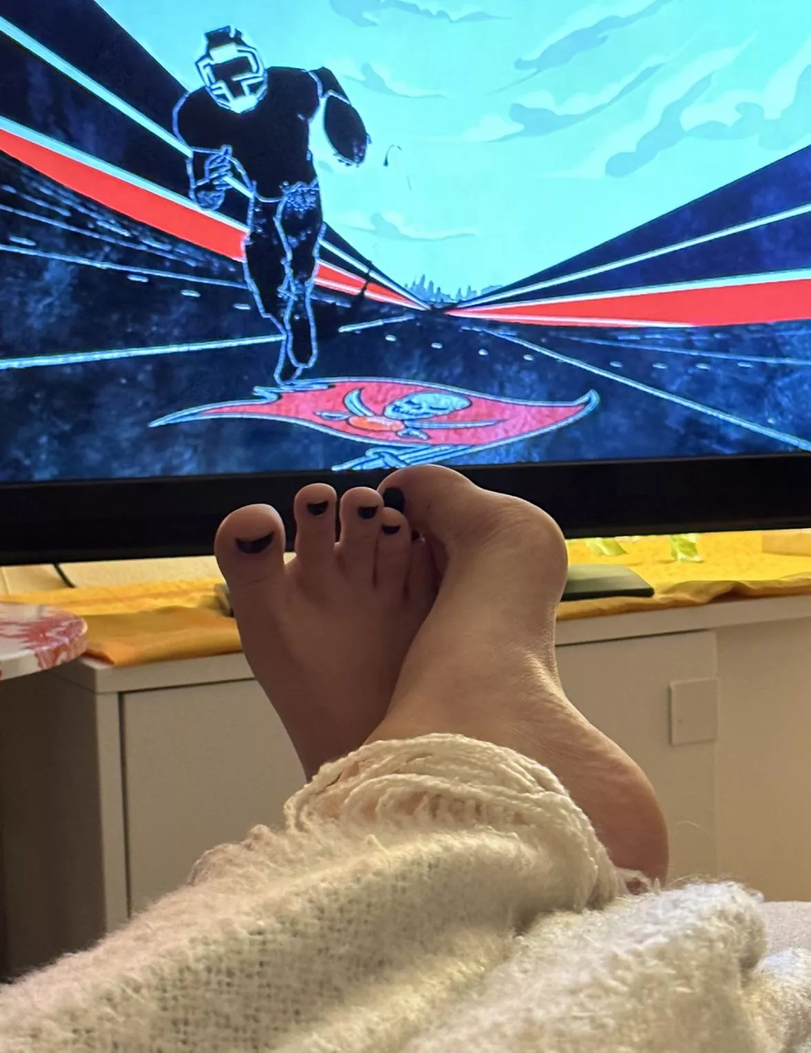 Football and feet? What a better combo