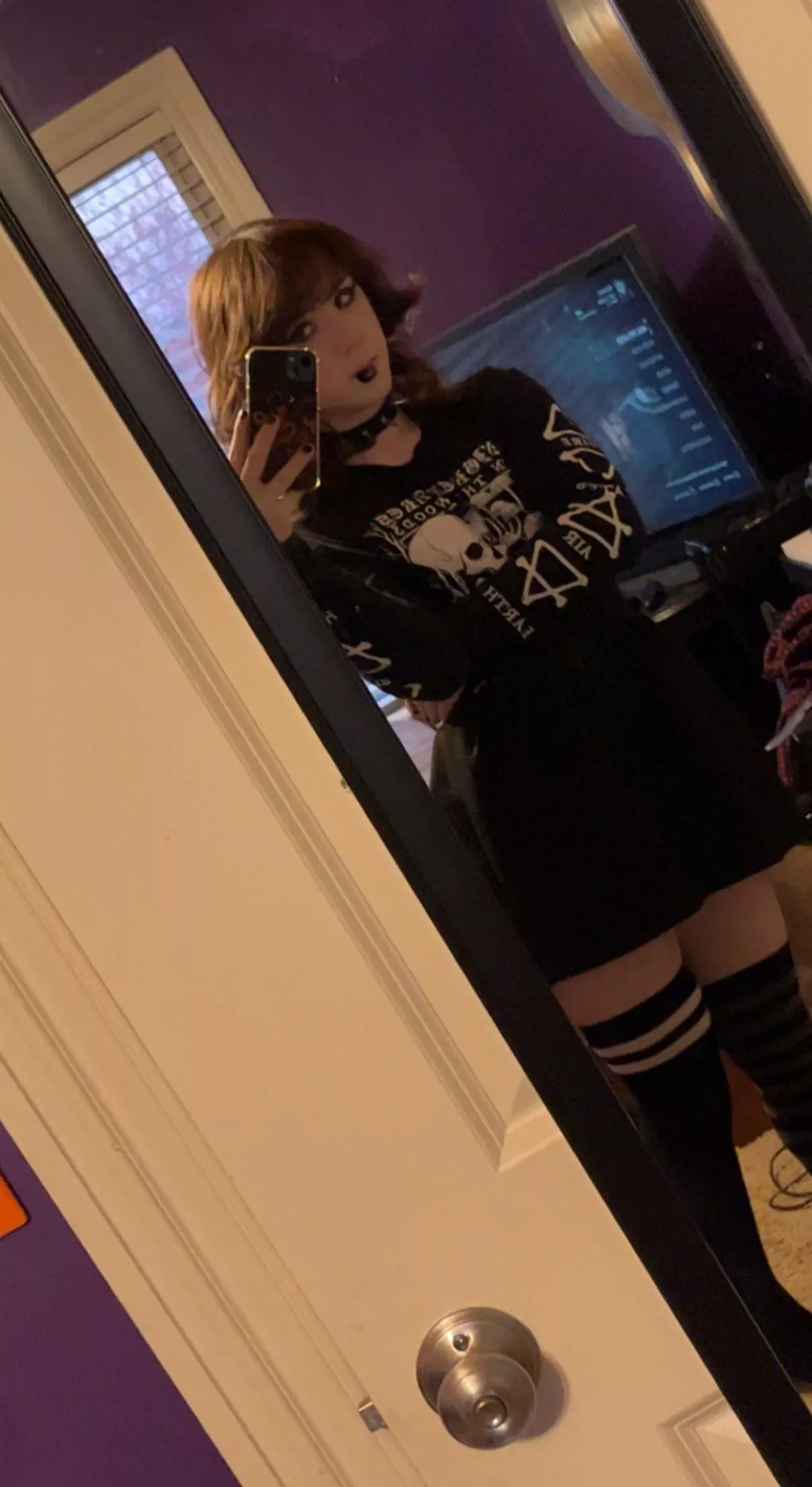 Happy fem Friday ig, yes I chew on my guitar picks, don’t yell at me