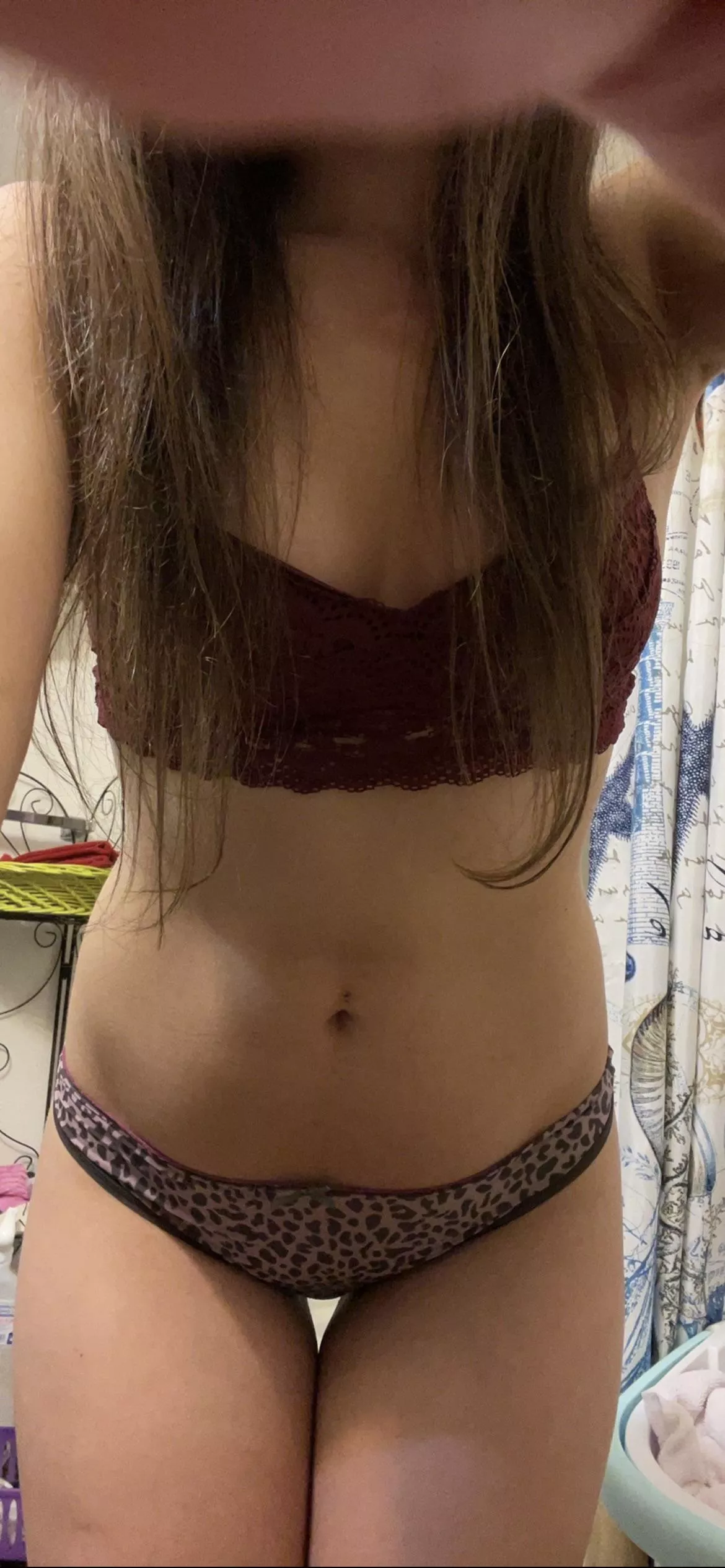 Hey babes this is my first post here, I hope you like my thigh gap 😘