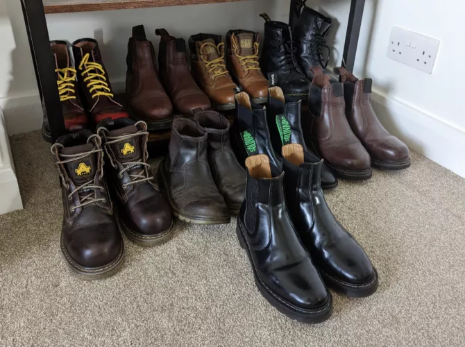Hi boot lovers, I know people tend to get obsessed with one brand but for those who like different ones how many different ones do you own. I've got solovairs, cats, amblers, Hoggs, toggi's and Dr martens. what are your favourites?