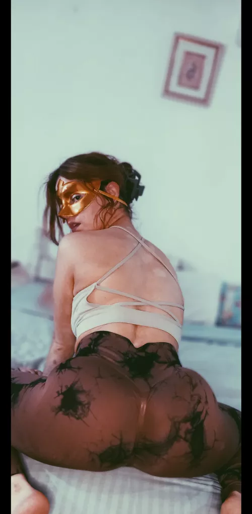 hi there🍑 check my free OF link 👇😘