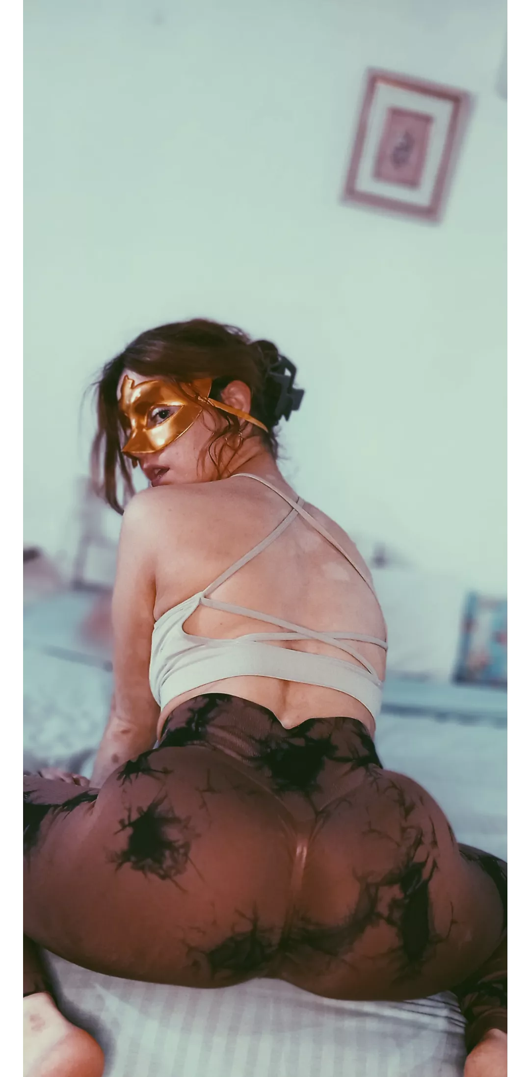 hi there🍑 check my free OF link 👇😘