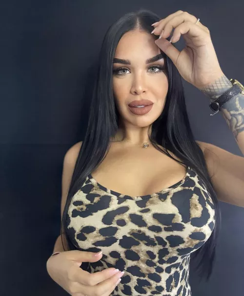 Hi there 🫣 OnlyFans link on comments!