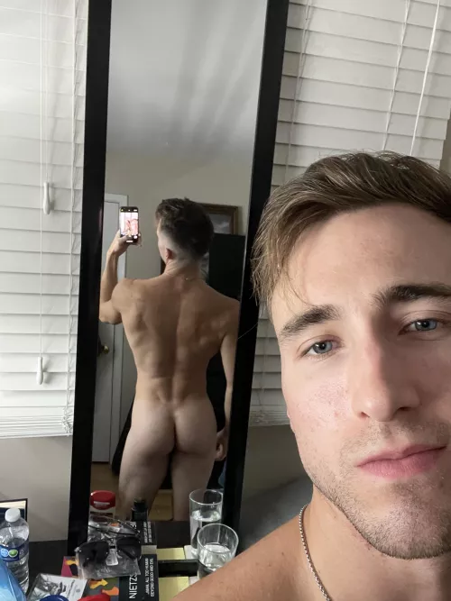 Hope you like juicy twink ass n back 😘