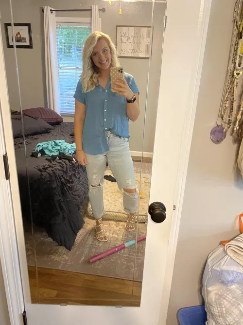 Hot mom of 1. Lets trade and help eachother out! Im very open. Love normal pics and feet