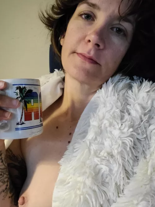 I don't know how y'all look so chipper having your morning coffee! Welcome to coffeegonesleepy, good morning everyone :)