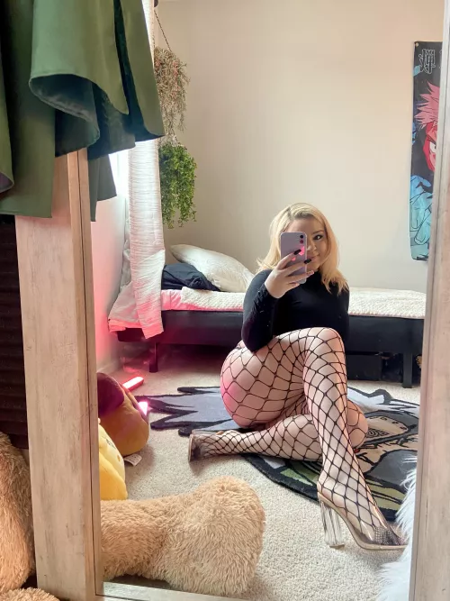 I love the feel of fishnets.