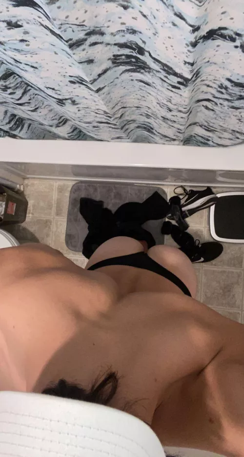 i need to get punished from behind, any daddies? (18)