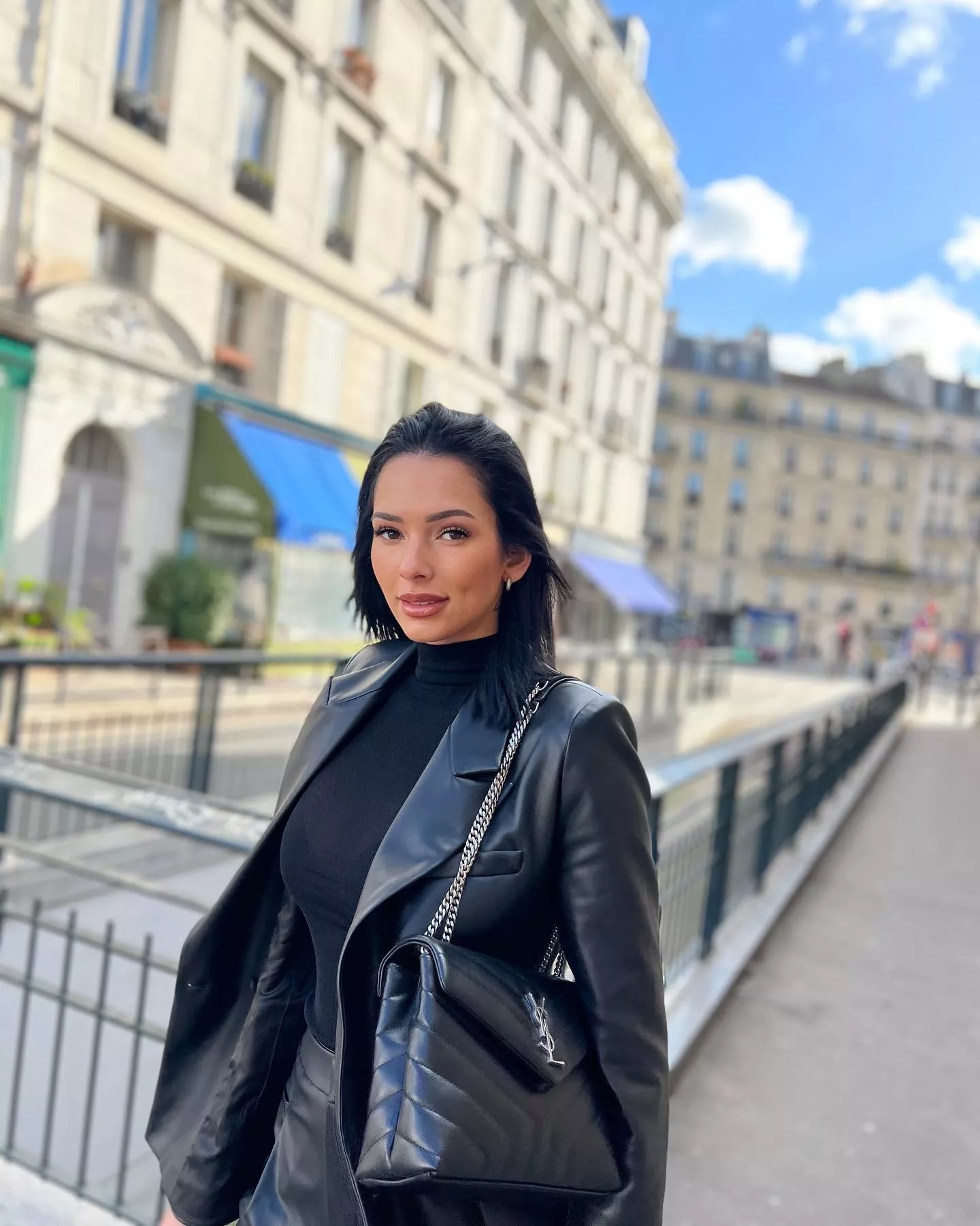 I was very horny outside and took this photo to share my mood with you !