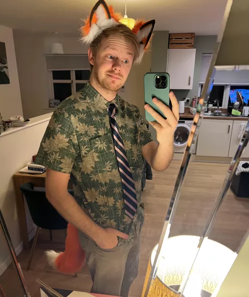 It’s not the best as I had to buy most of it in a rush, but I’m actually quite pleased with my Nick Wilde cosplay for a Halloween party :3