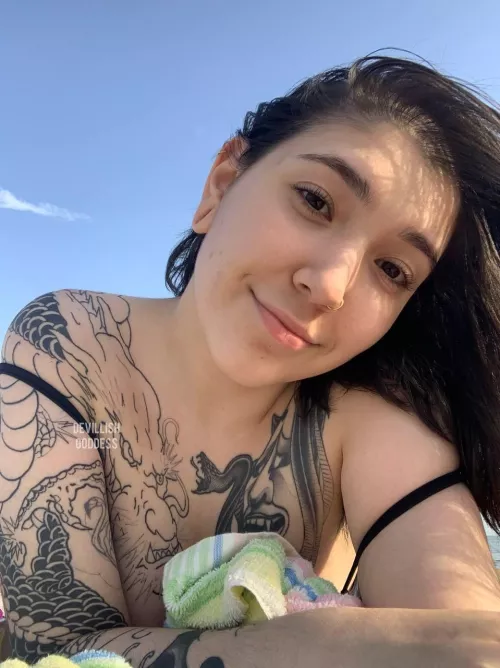 just no makeup day on the beach 🏝️ [f]