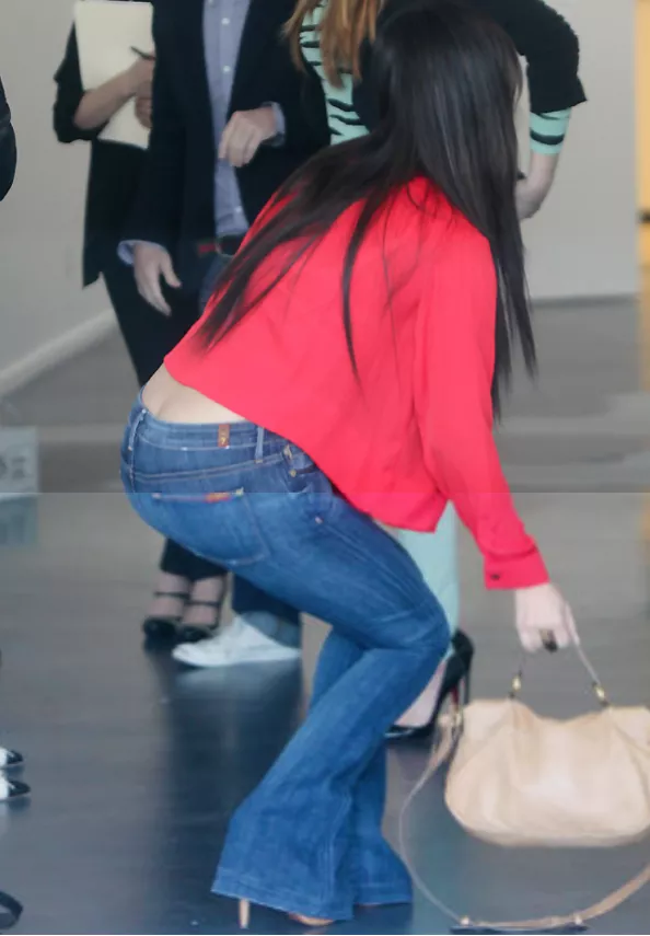 Kim Kardashian's buttcrack in Beverly Hills, L.A. - 2012