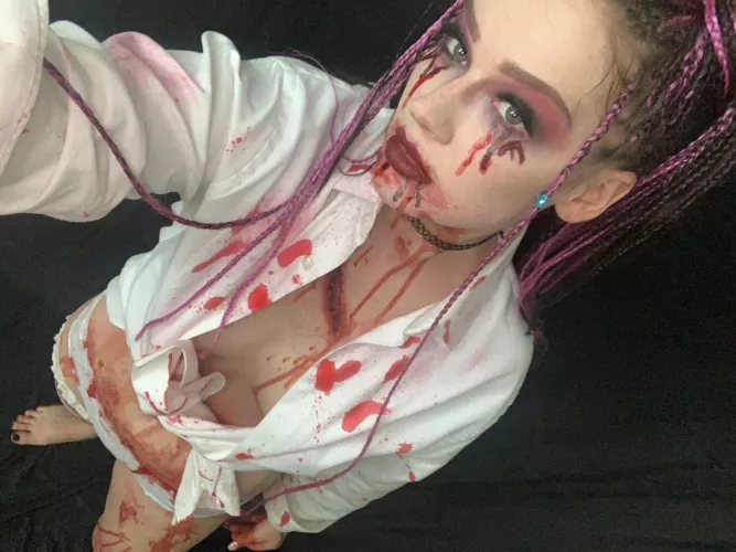 Lingerie zombie girl again this Halloween ?