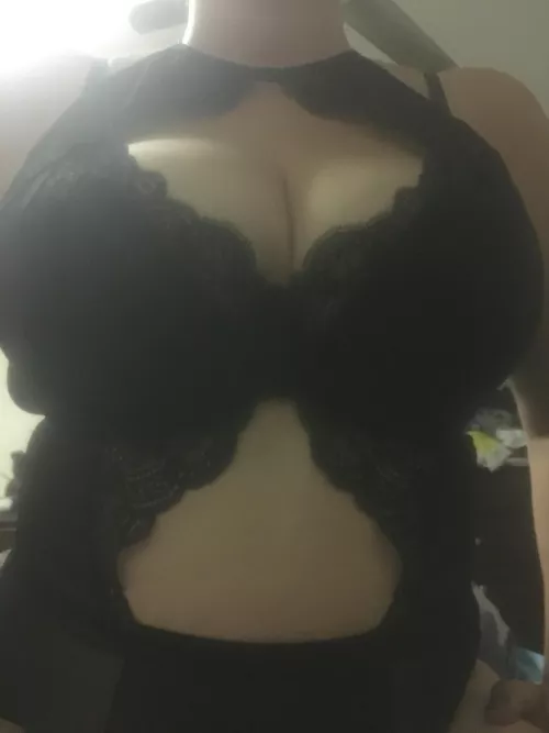 Lookin for an f to message hubby and show him how much better she is while I sit here and wait for him. Then to humiliate me and show me screenshots. Dm me and tell me How much prettier you are in comparison 😍