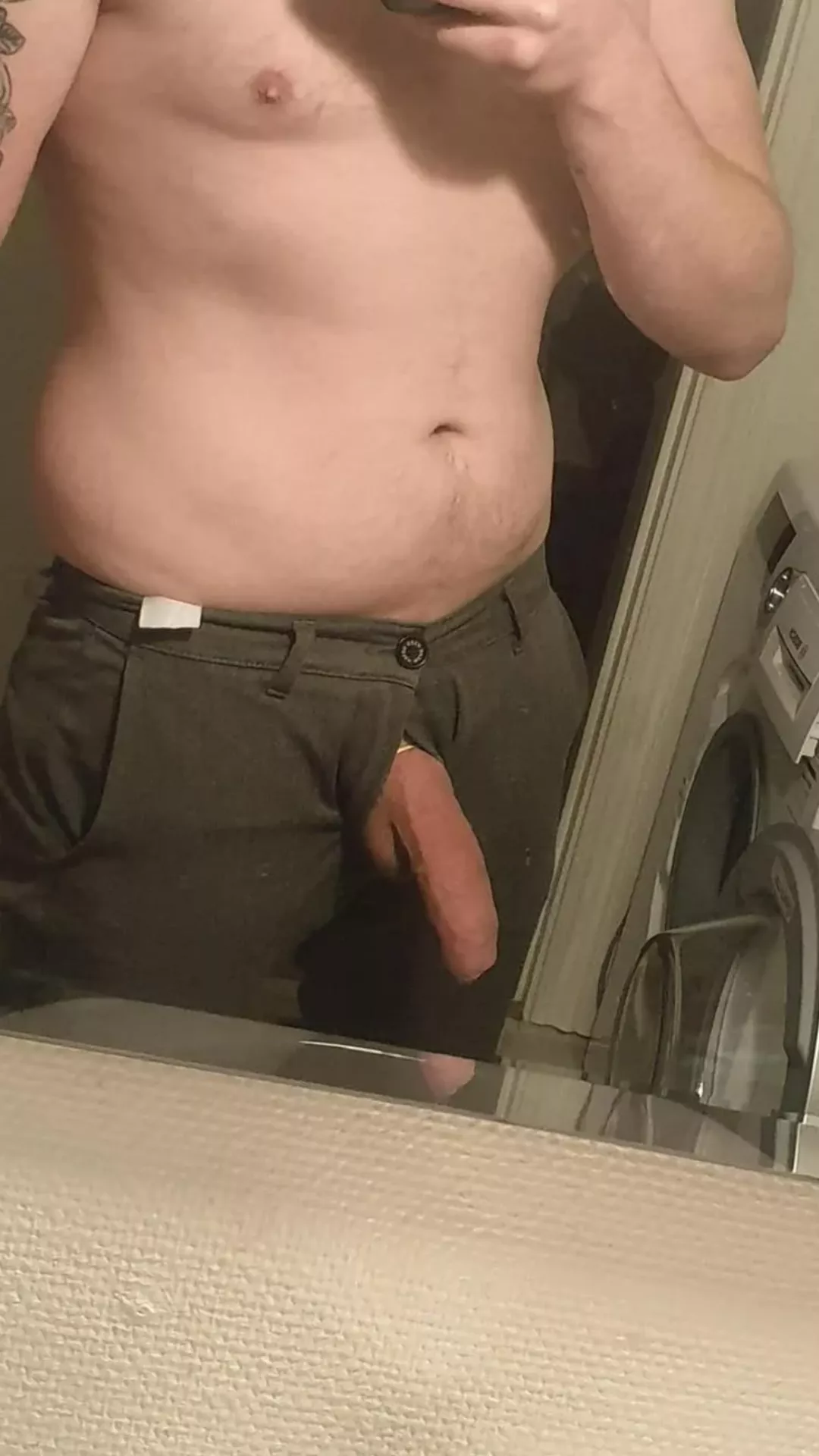 M26 wanna help me get hard and make me cum? dm is open 😉