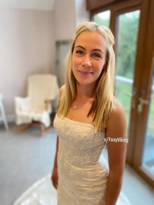 Nearly 40, 2 kids, married….can you keep a secret? 😜