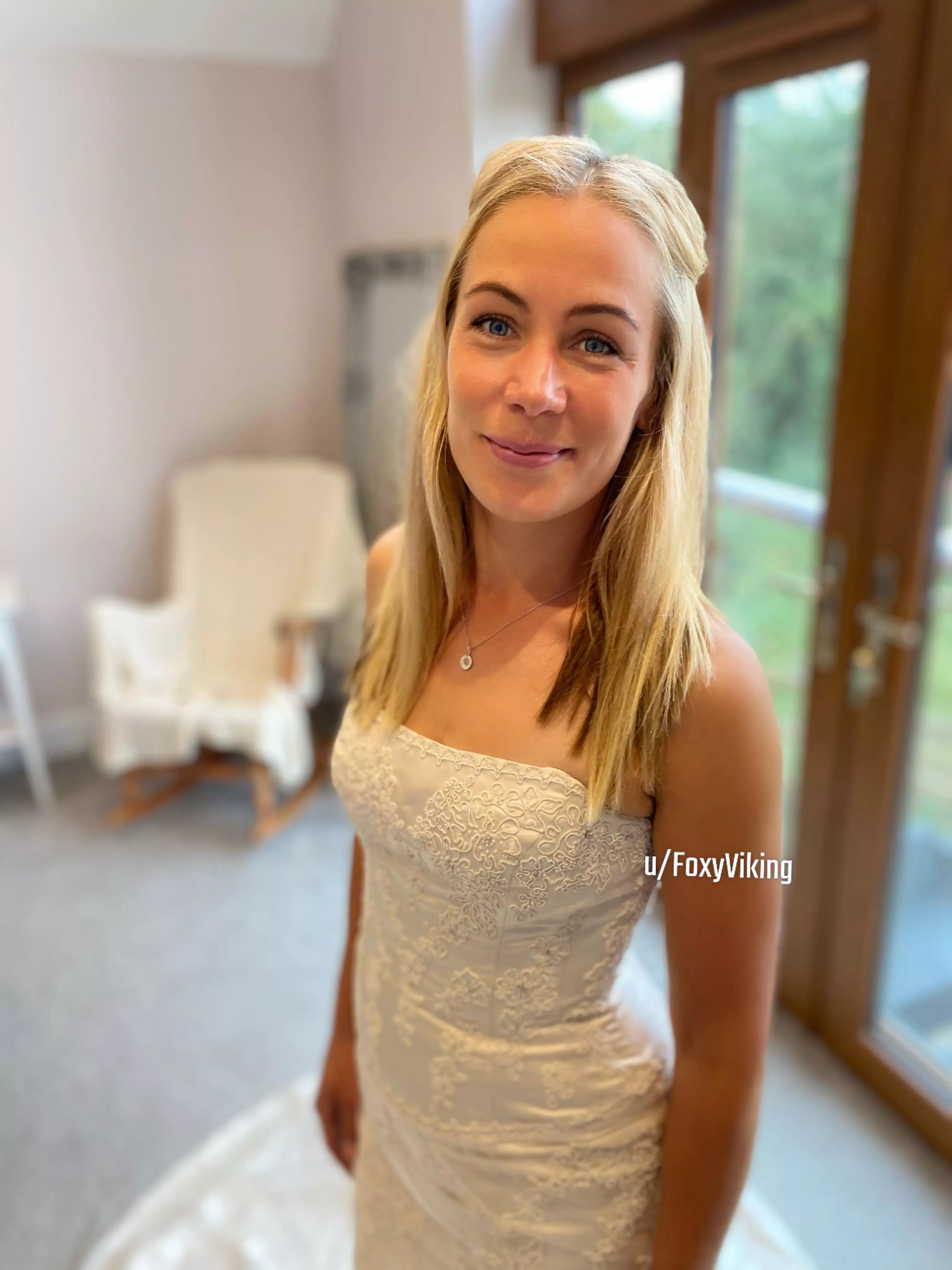 Nearly 40, 2 kids, married….can you keep a secret? 😜