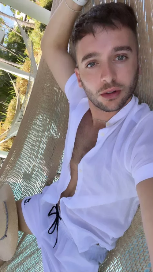 Need a boyfriend who will lay in this hammock with me