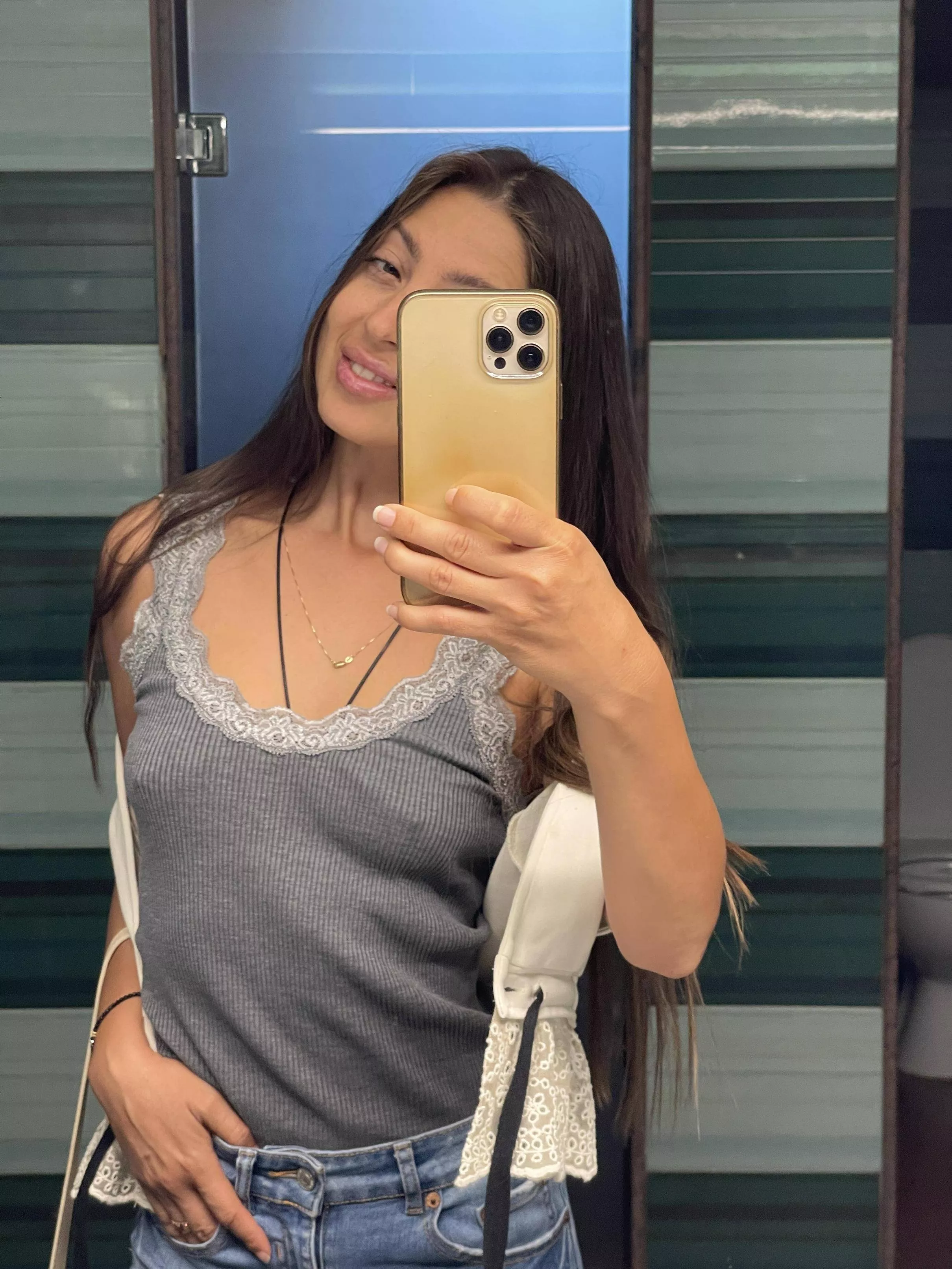 Now I am realizing why all those guys in the mall were staring at me 😅