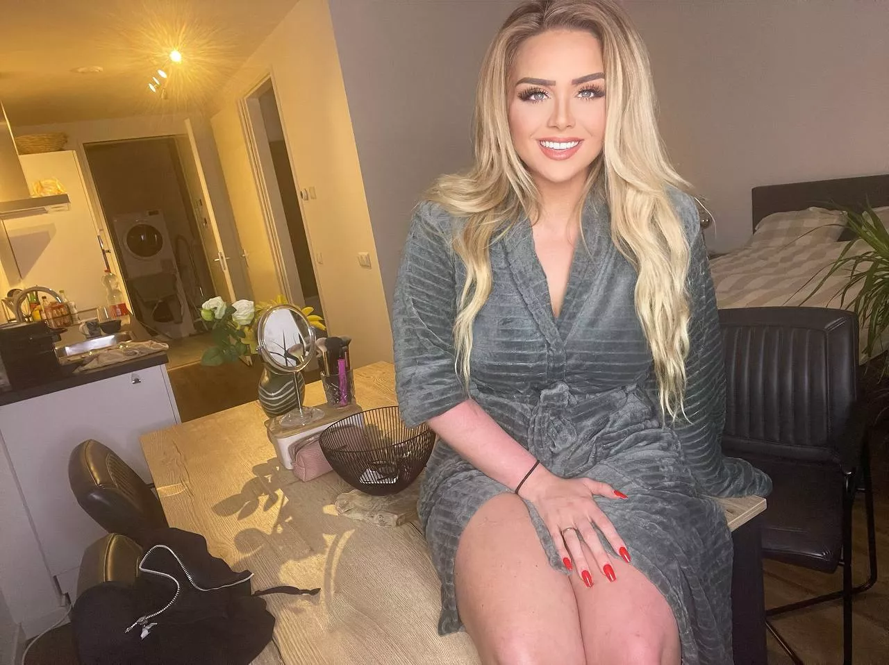 Please come crawl into bed with me 🍑👅🍆💦