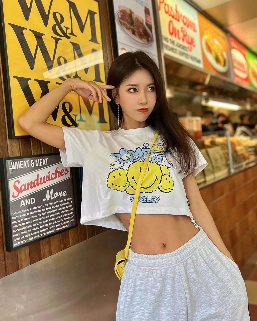 Pretty midriff