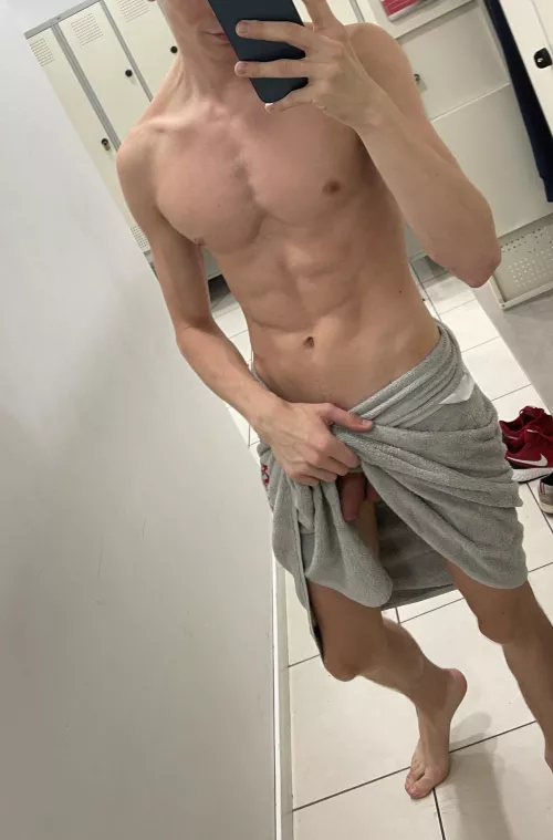 Right after workout and before shower 😉. Would you be my gym buddy? 🥺