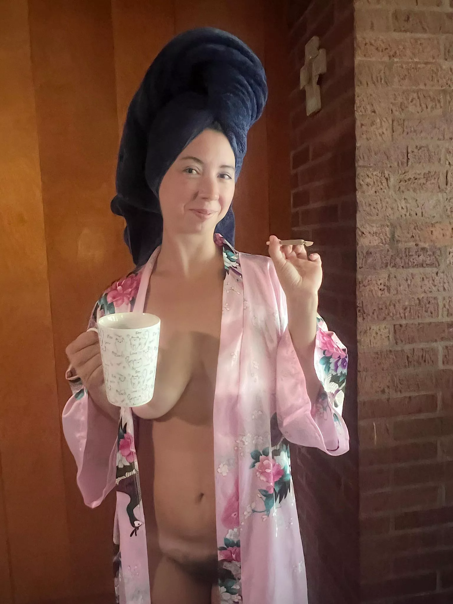 Rise and shine, wake and bake, subscribe and… curl your toes with me.