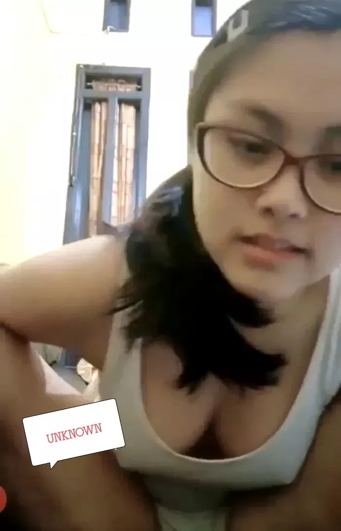 Sauce please, I like her tits