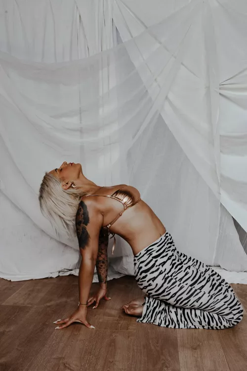 Sexy yogini open her Heart 💜😏