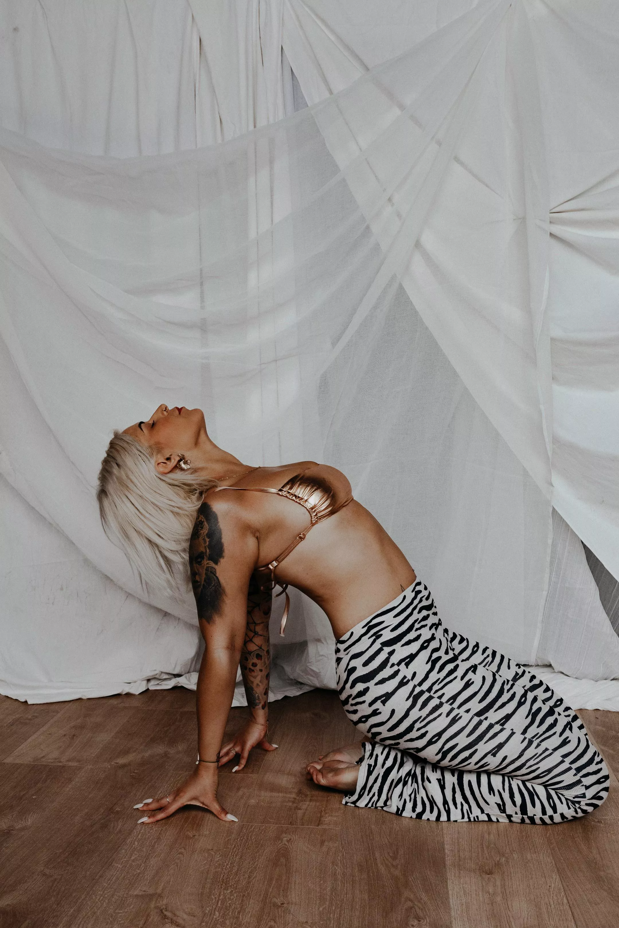 Sexy yogini open her Heart 💜😏