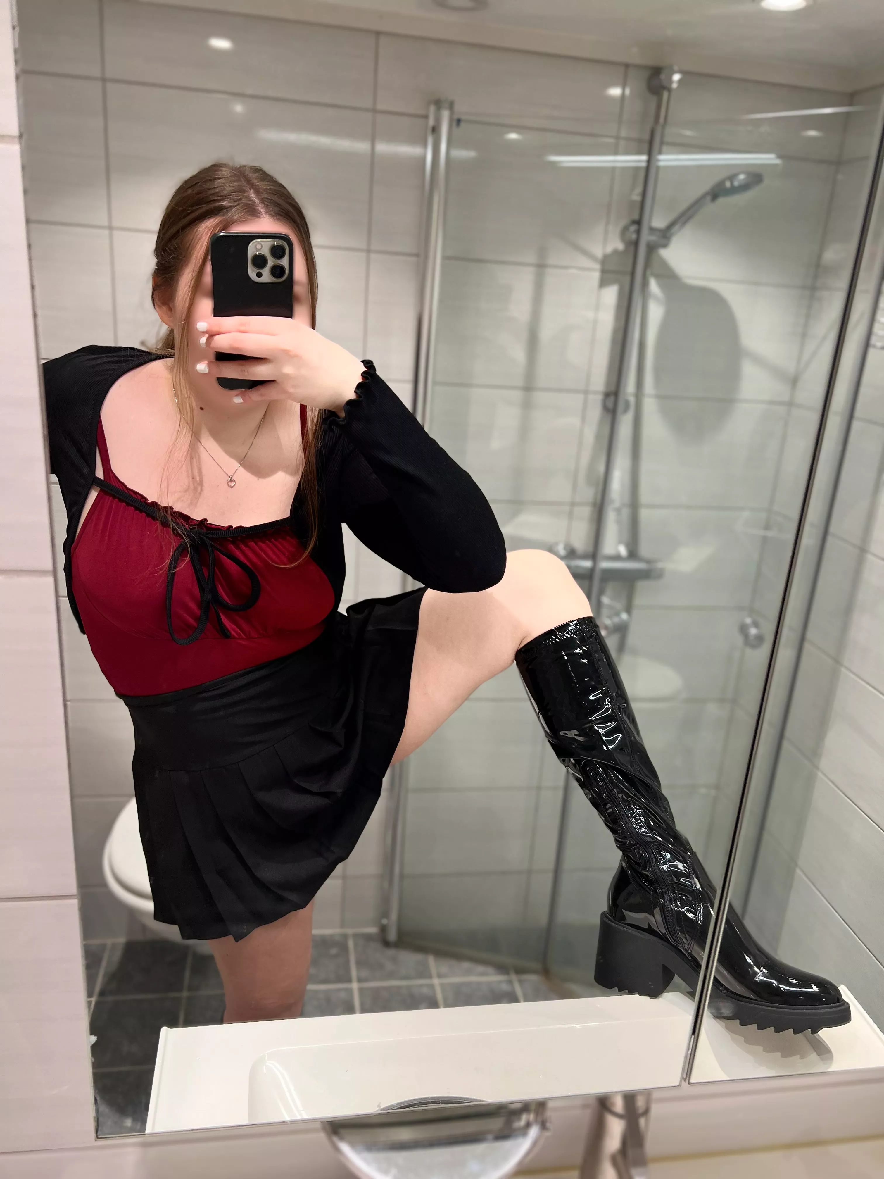 the boots stay on~❤️