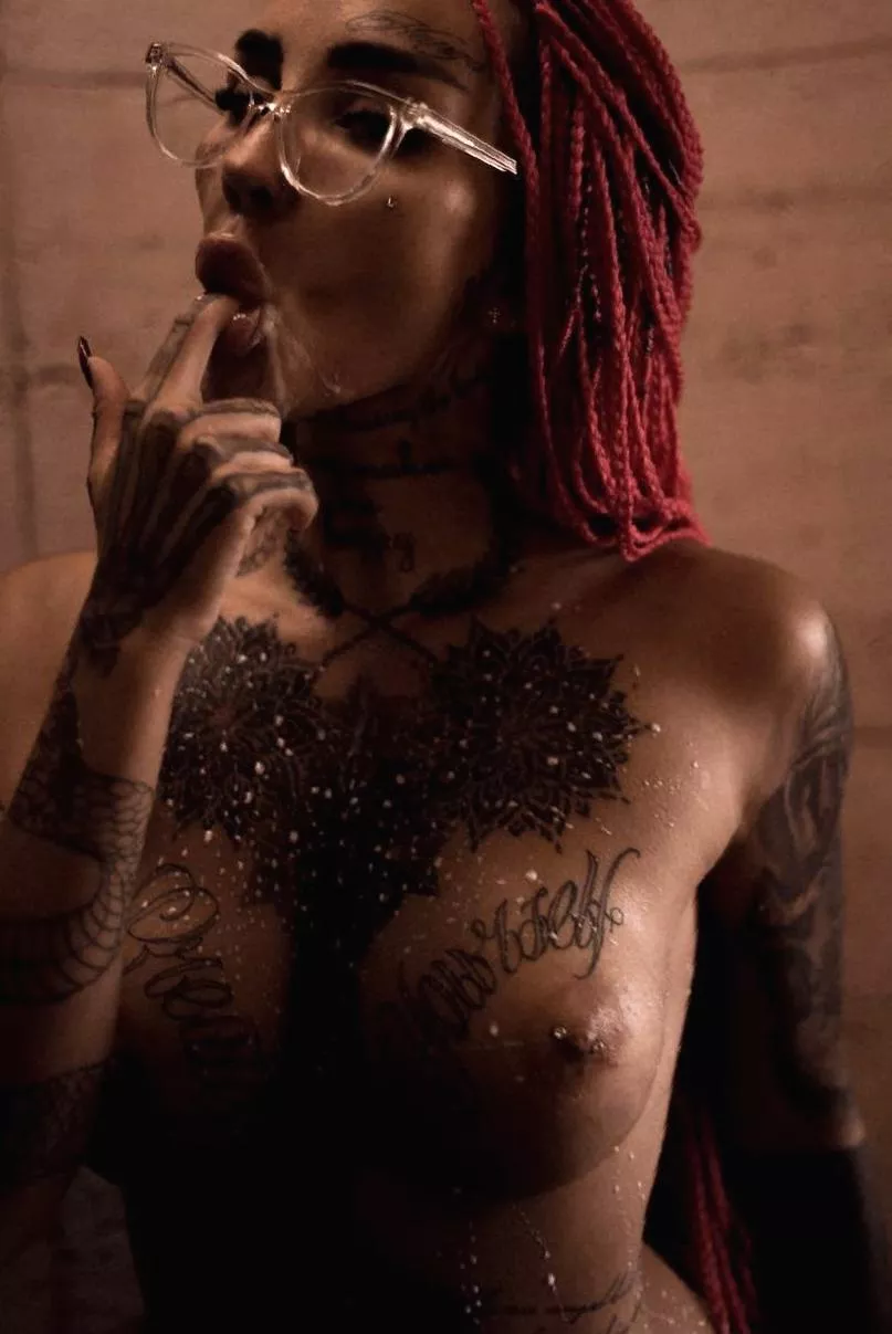 Too sexy for this world[img]