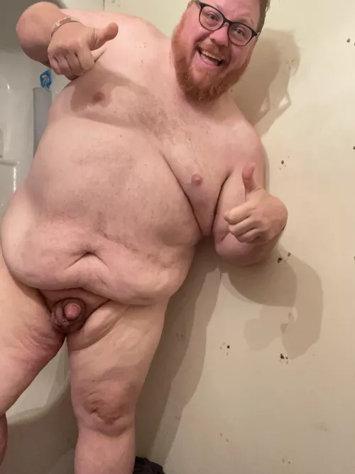 What has two thumbs and feels sexy? This guy 😂