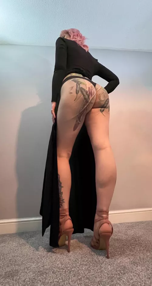 Who ordered the tall girl with the tattooed bum in an easily accessible dress