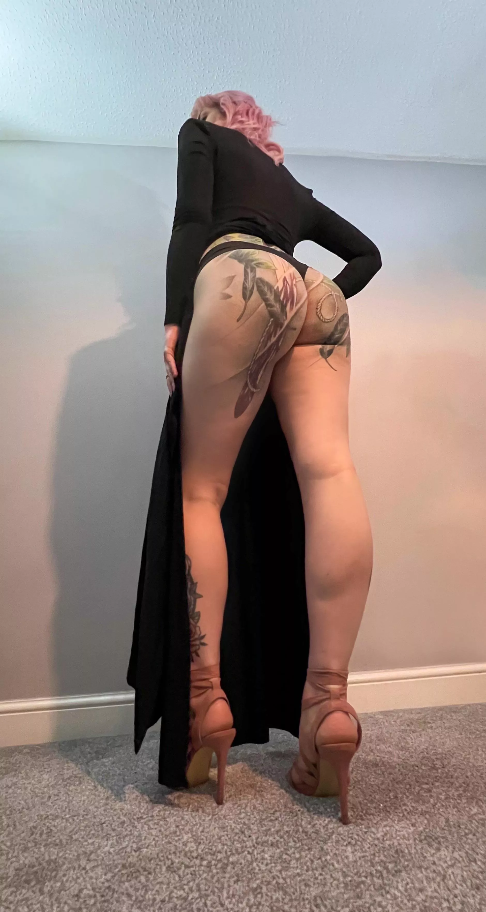 Who ordered the tall girl with the tattooed bum in an easily accessible dress