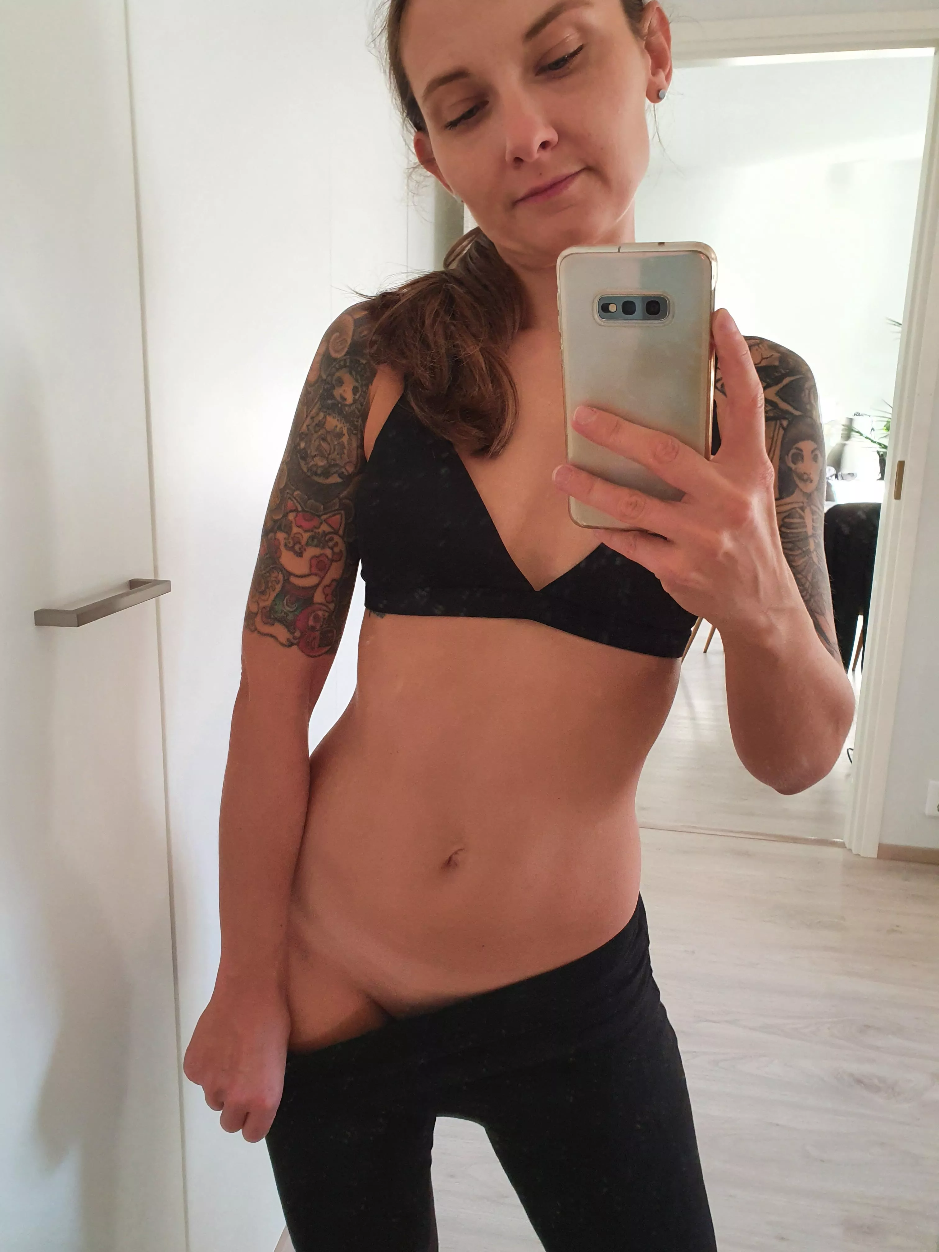 Woke up and were too lazy to put panties on