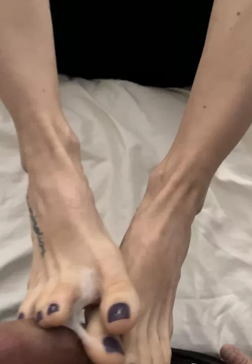 Yummy toe cum!