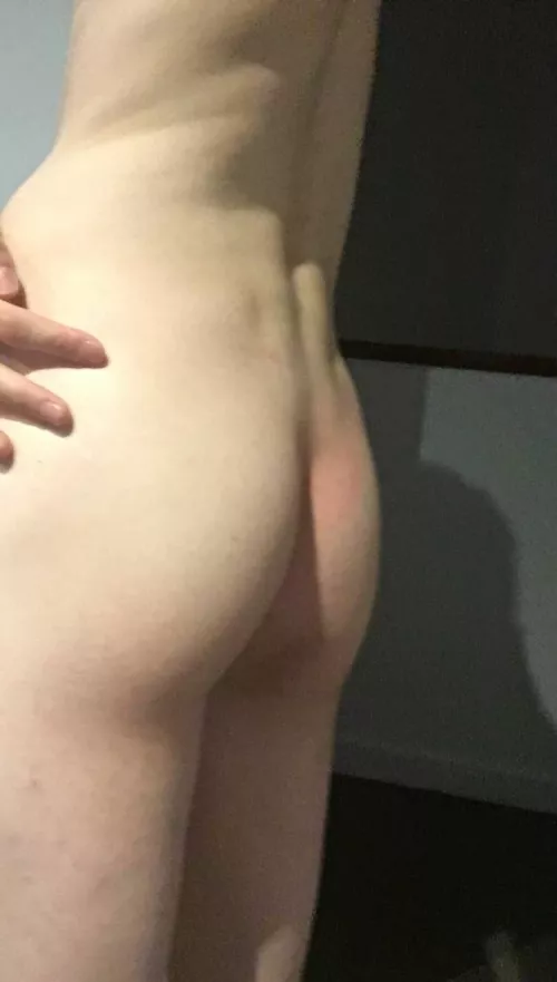 [19] Because everyone keeps asking to see my ass! Do you like it though ?