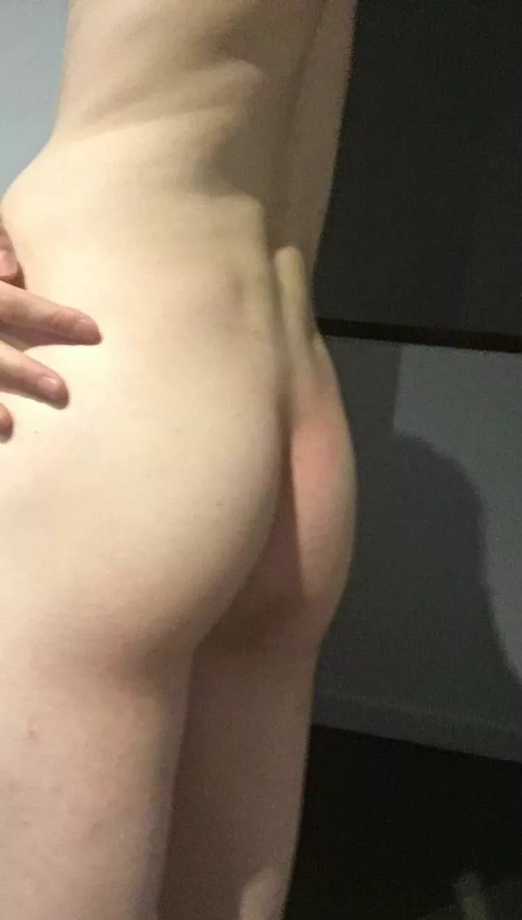 [19] Because everyone keeps asking to see my ass! Do you like it though ?