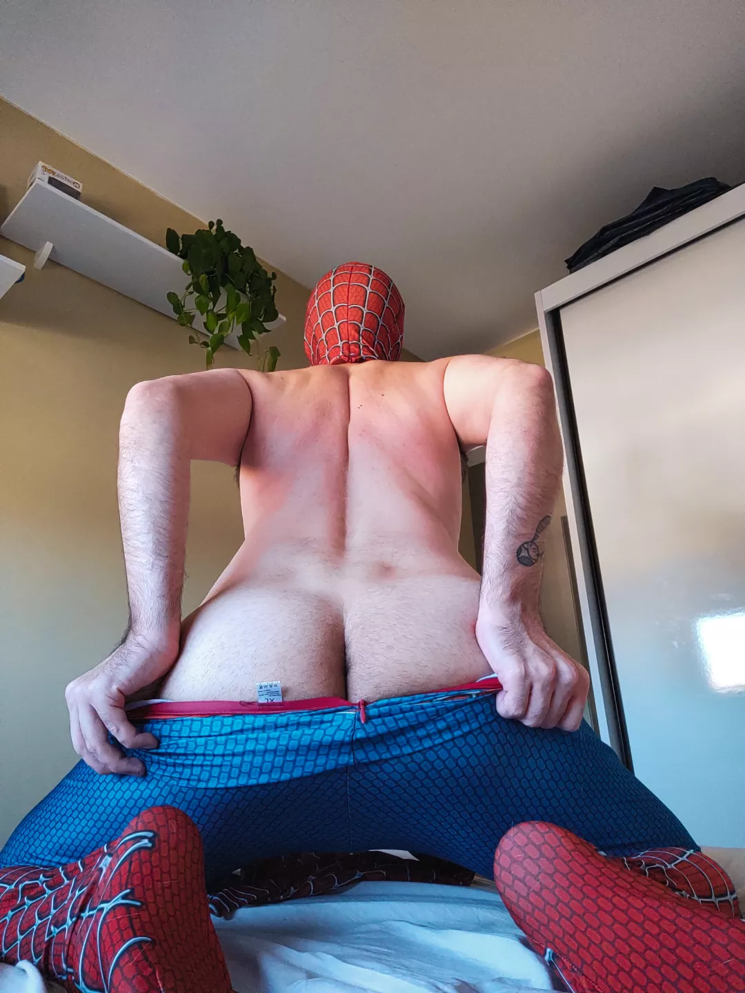 (22) hey guys! It's halloween season ;) trick or treat?