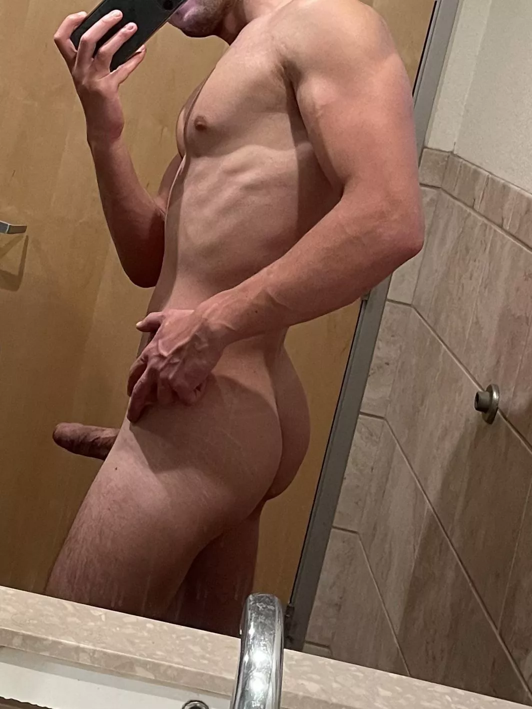 (22) need a gym bro to come give me a hand in the bathroom