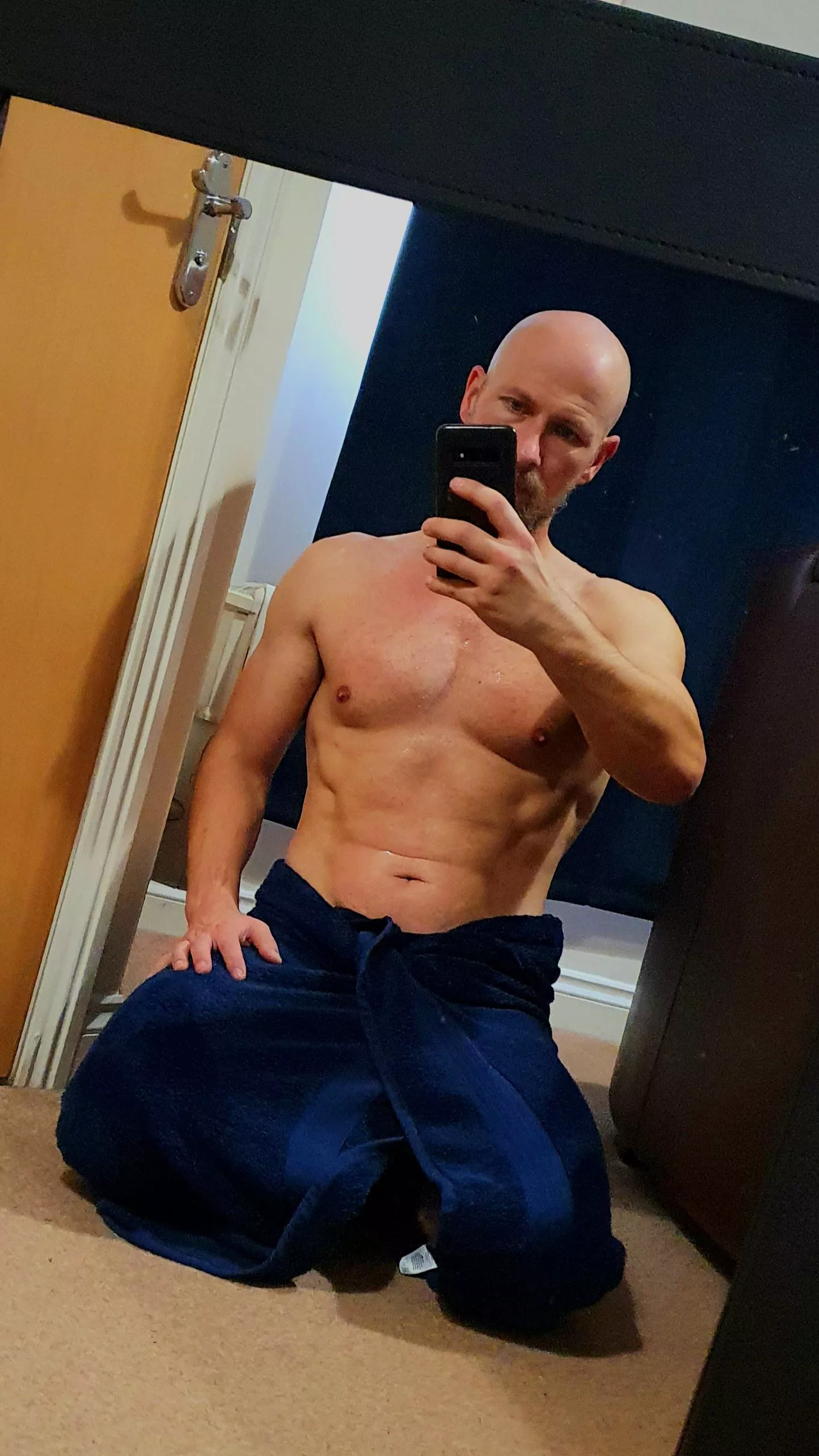 (38) mirror needs hanging.. anything else need nailing against a wall? 😏