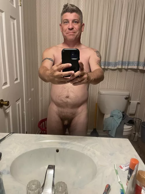 (42)(M) 168 lbs 5”7 shower selfie